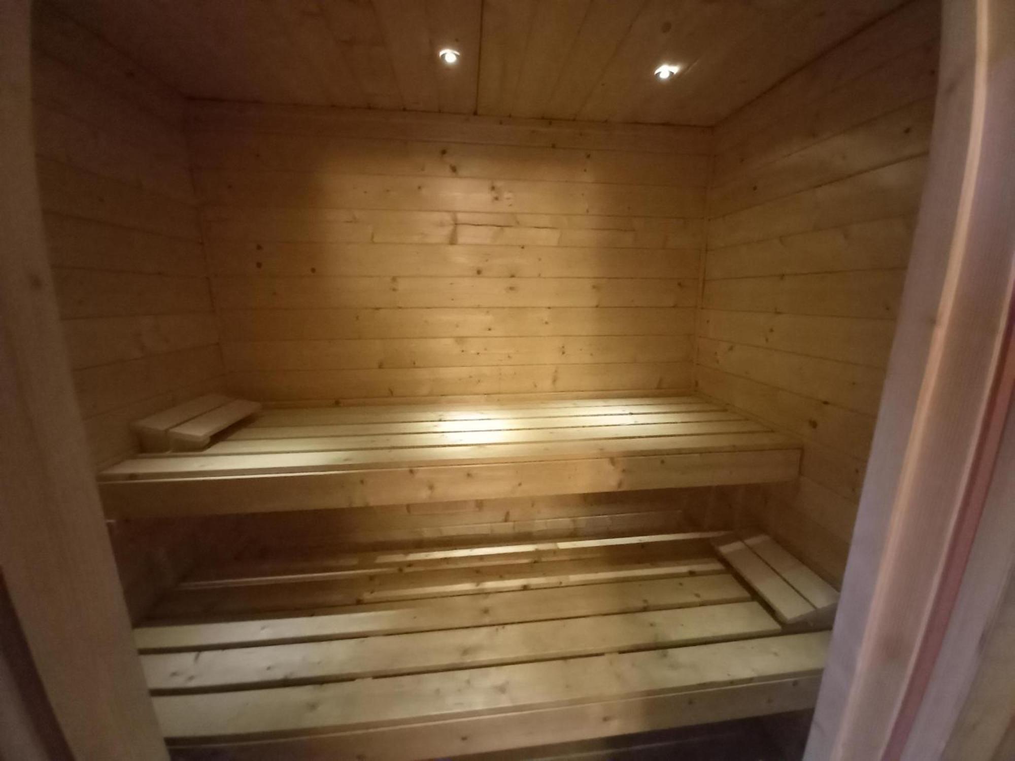 Ferienwohnung Kleiner Onkel - Mit Sauna ツィノヴィッツ エクステリア 写真